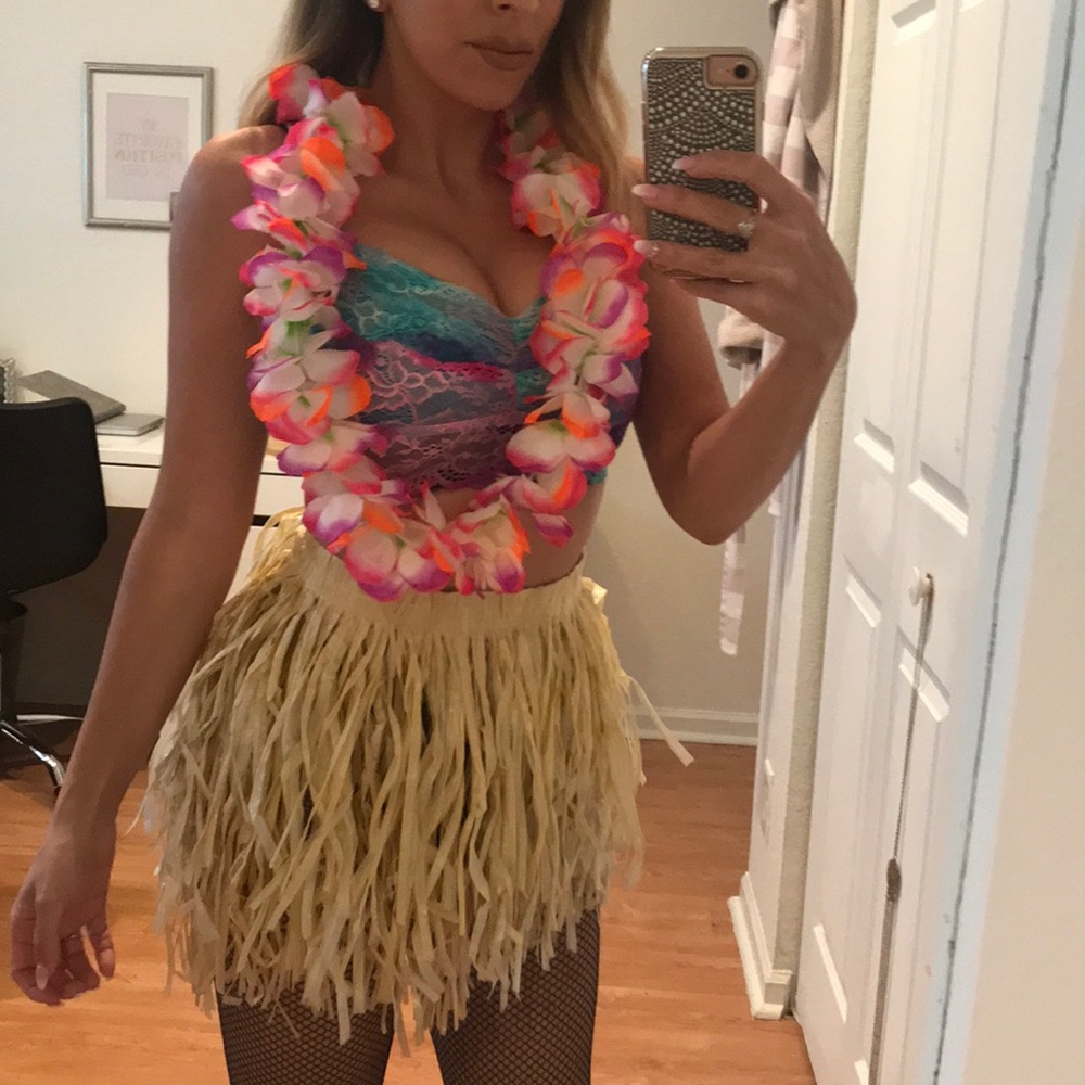 Hula mini skirt and lei halloween costume